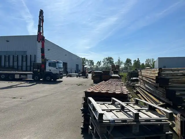 MULTIFUNCTIONEEL RUIM EN HOOG BEDRIJFSPAND foto 5