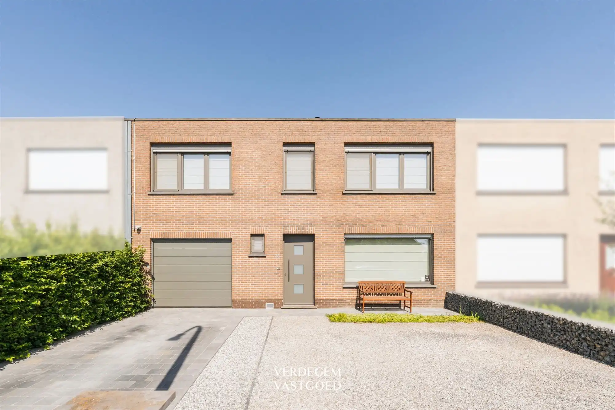 Knappe familiewoning met 4 slaapkamers, garage en geniettuin foto {{pictureIndex}}