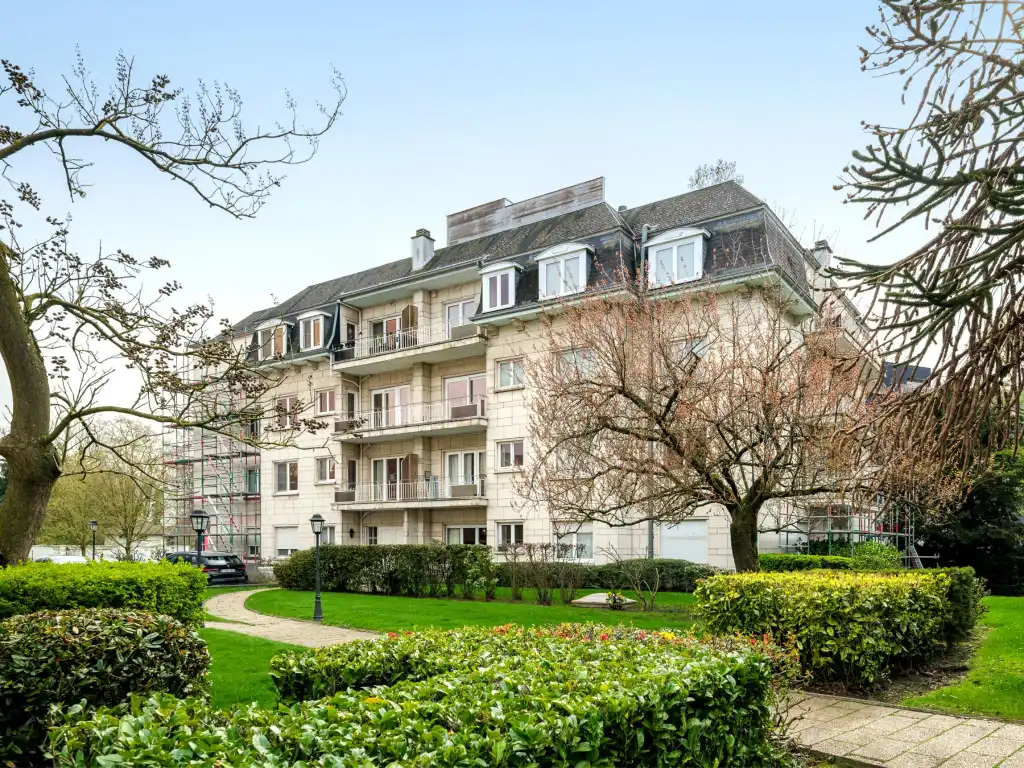 Hoekappartement met veel potentieel in residentie ‘Carlton’ nabij Gent foto {{pictureIndex}}