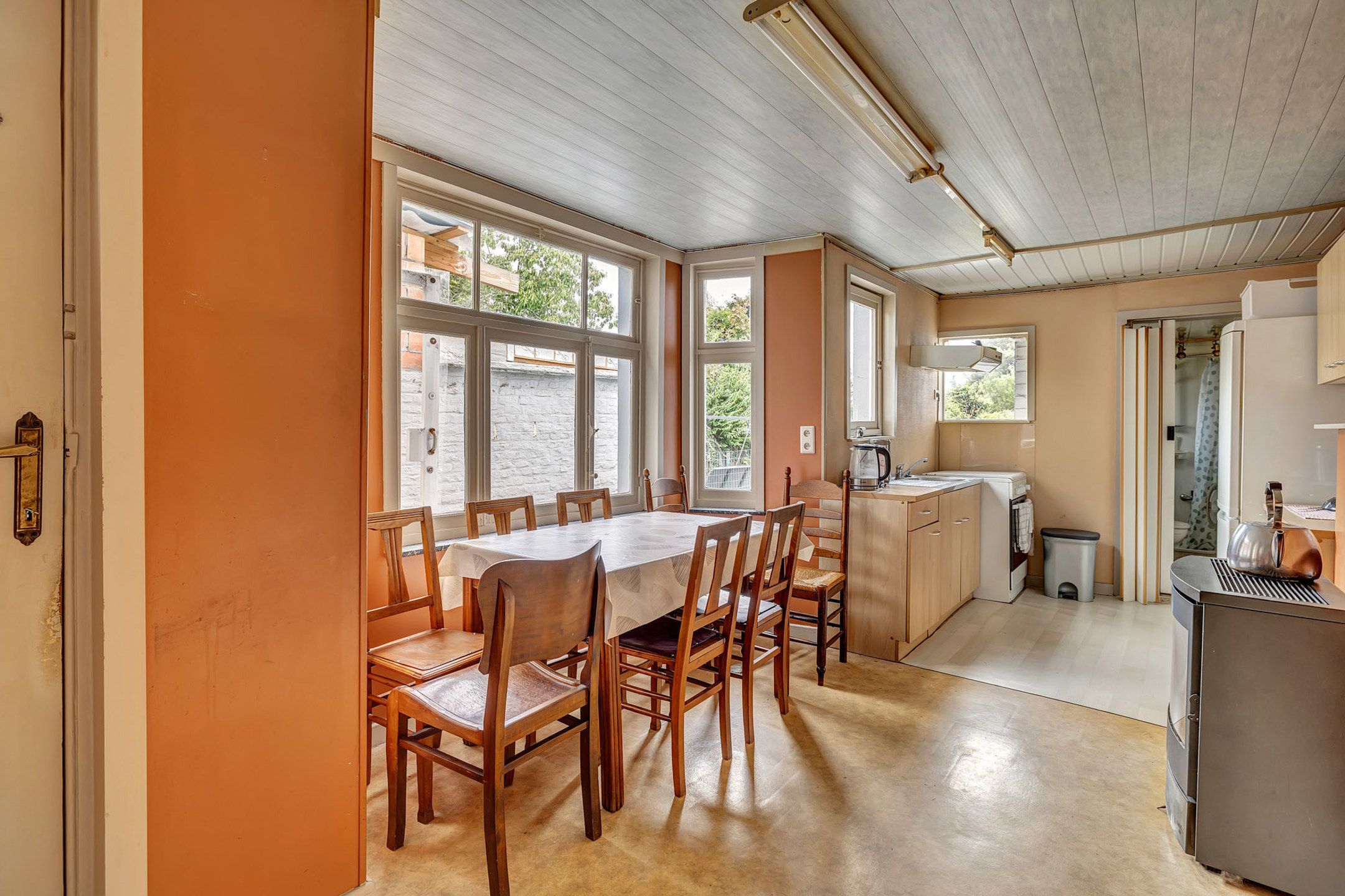 Charmante te renoveren woning met 4 slpks en tuin foto 8