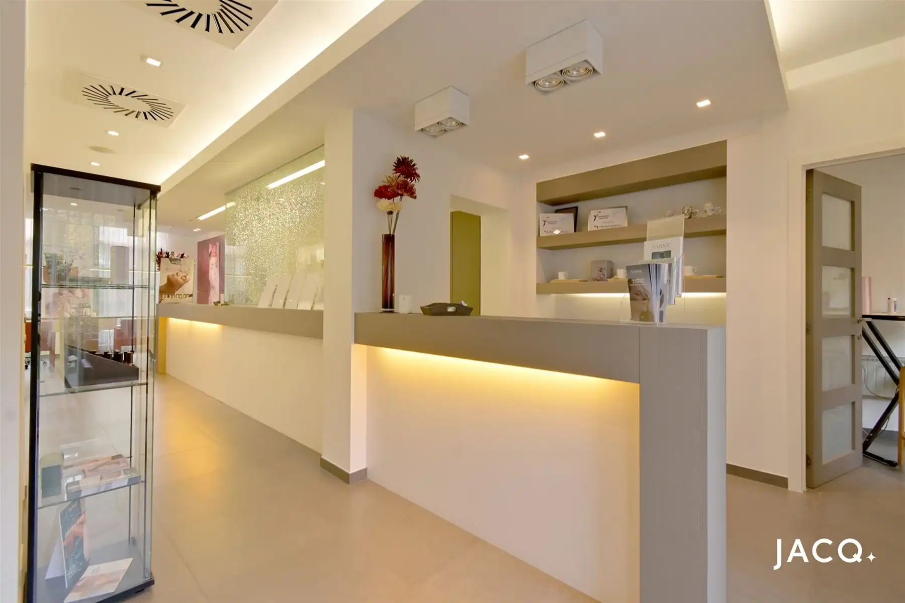 Gerenoveerd schoonheidsinstituut (156m²) met buitenruimte! foto 7