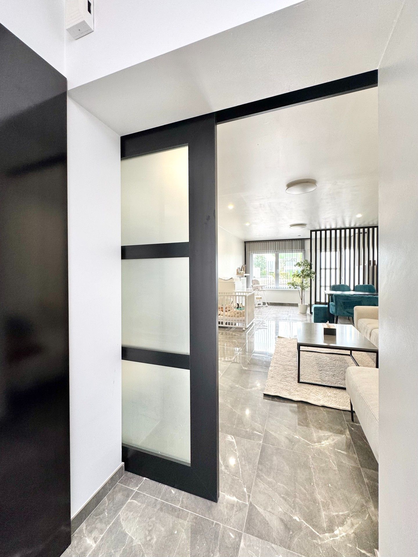 INSTAPKLARE WONING MET TUIN & GARAGE EN UITWEG foto 2