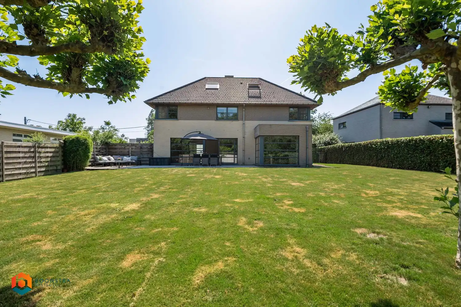Zeer ruime energiezuinige villa in doodlopende straat met 4 spkrs op 1836 m² foto 2