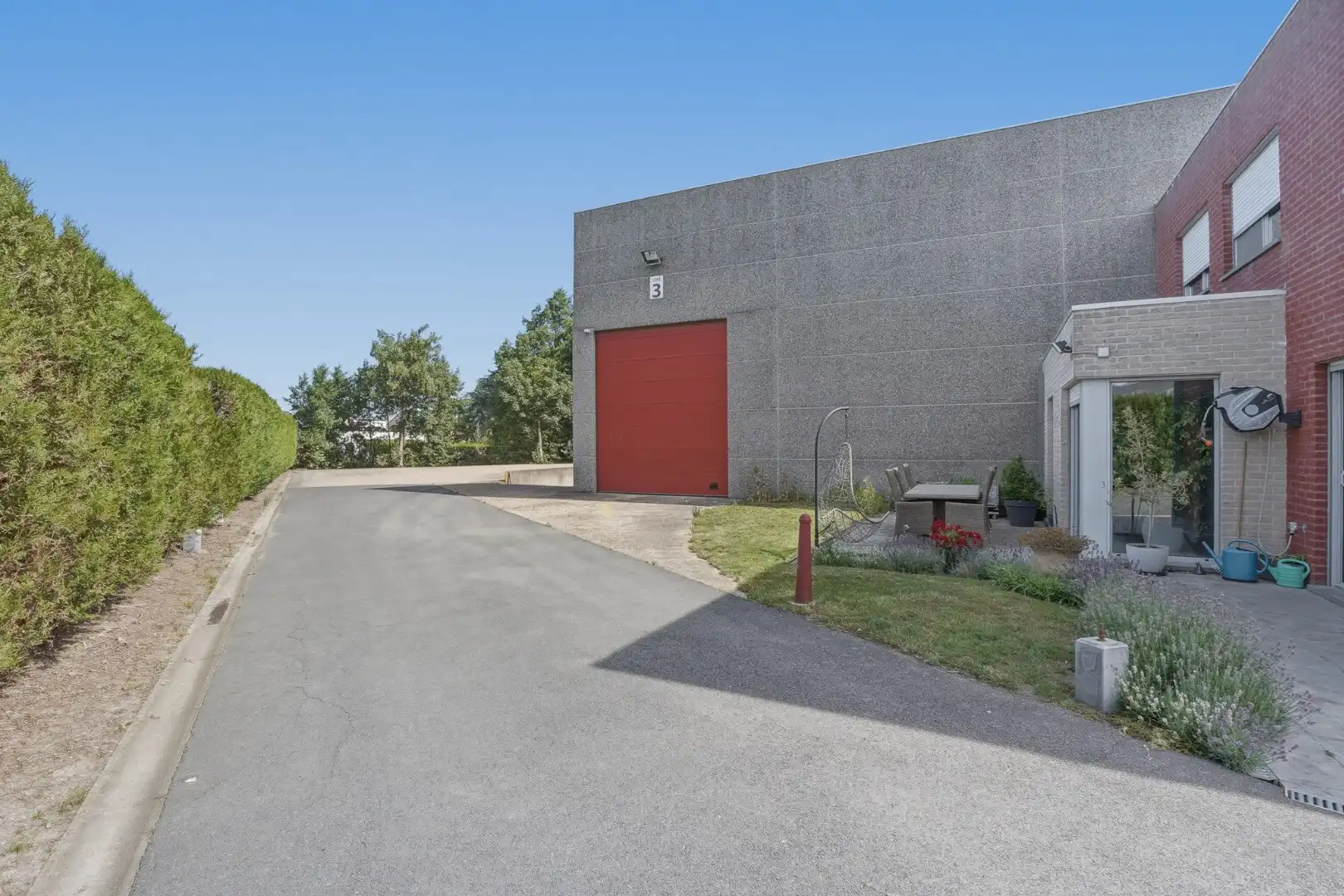 Bedrijfswoning met ruime loods van ca. 1.530 m² in de ambachtelijke zone van Eernegem foto 10