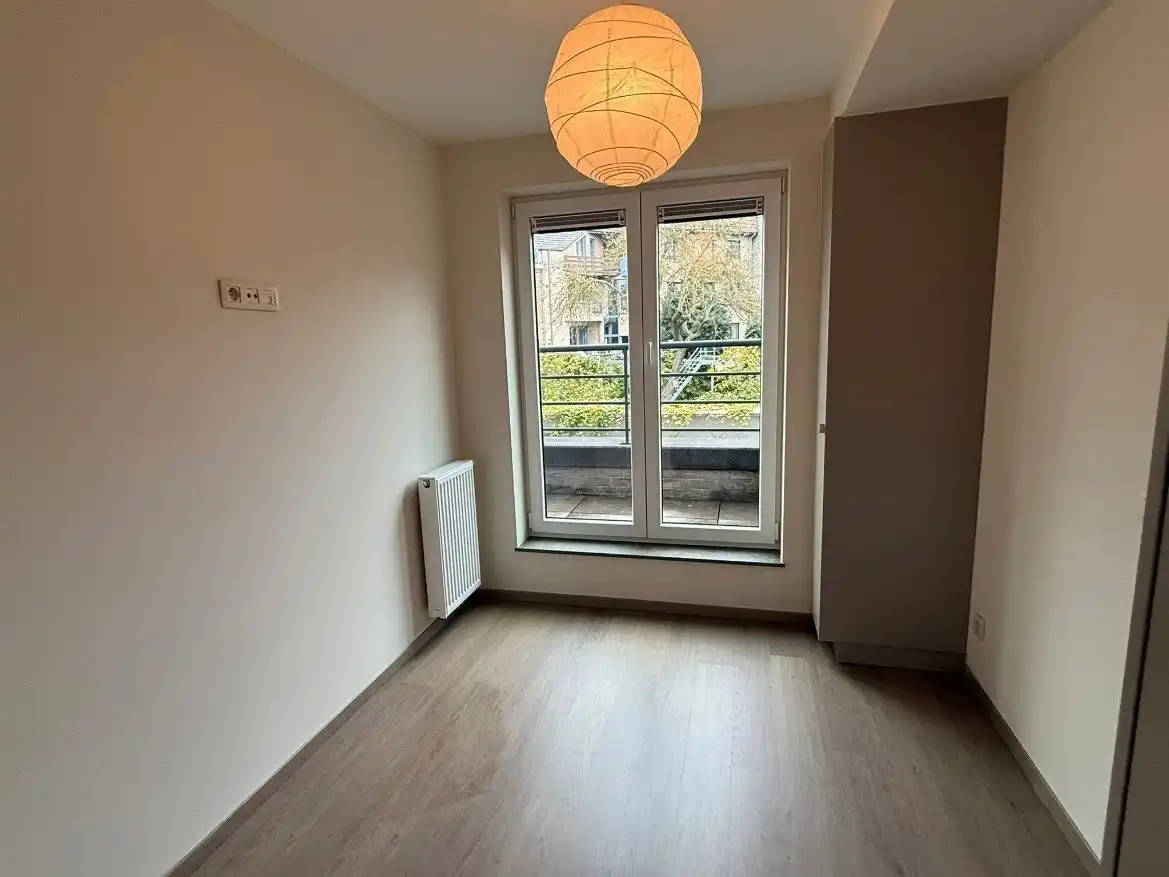 Instapklaar appartement met 2 slaapkamers en terras op wandelafstand van zeedijk. foto 5