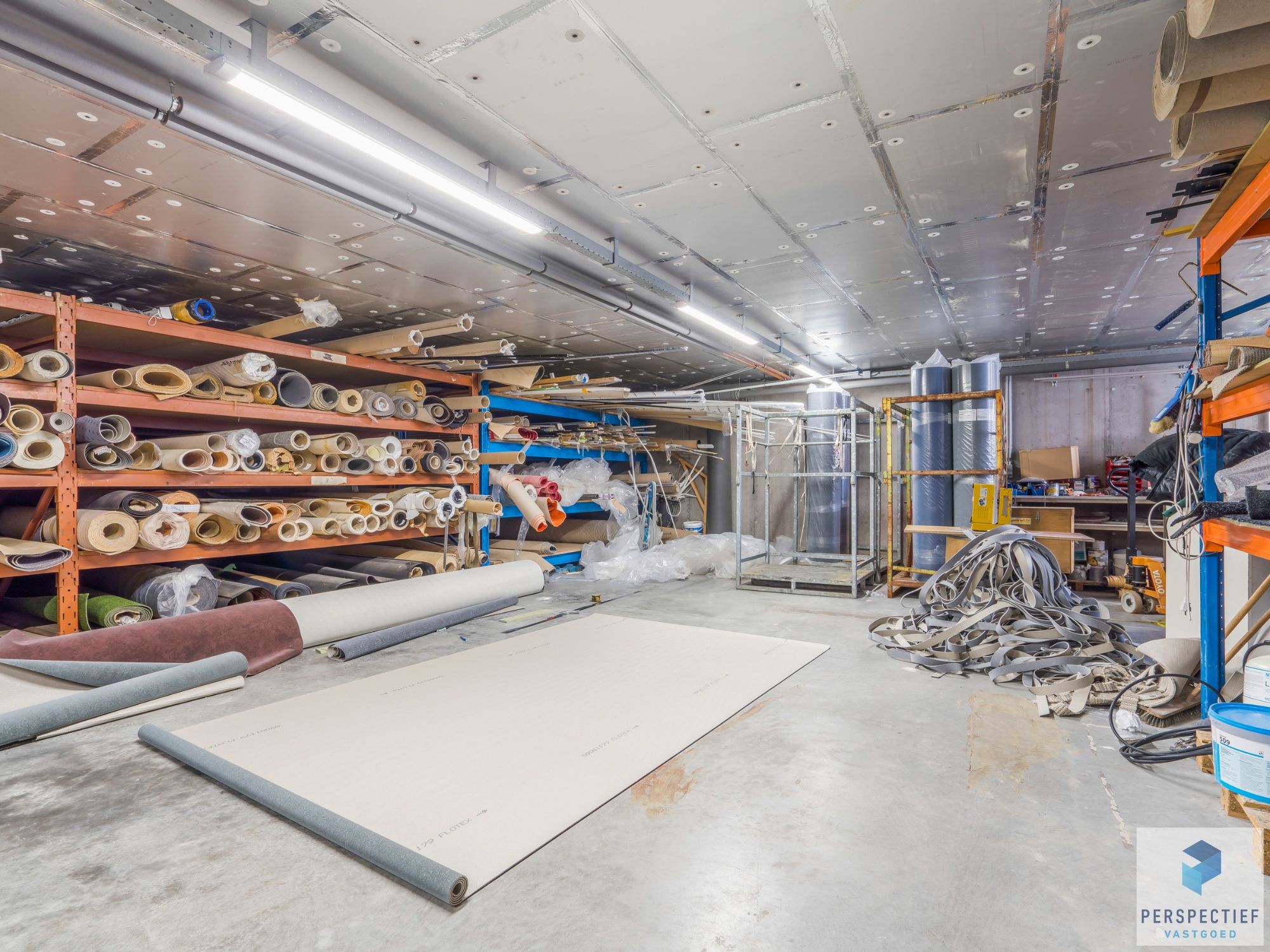 2 handelsruimtes + appartement met mogelijkheden op een strategische ligging te Roeselare foto 20