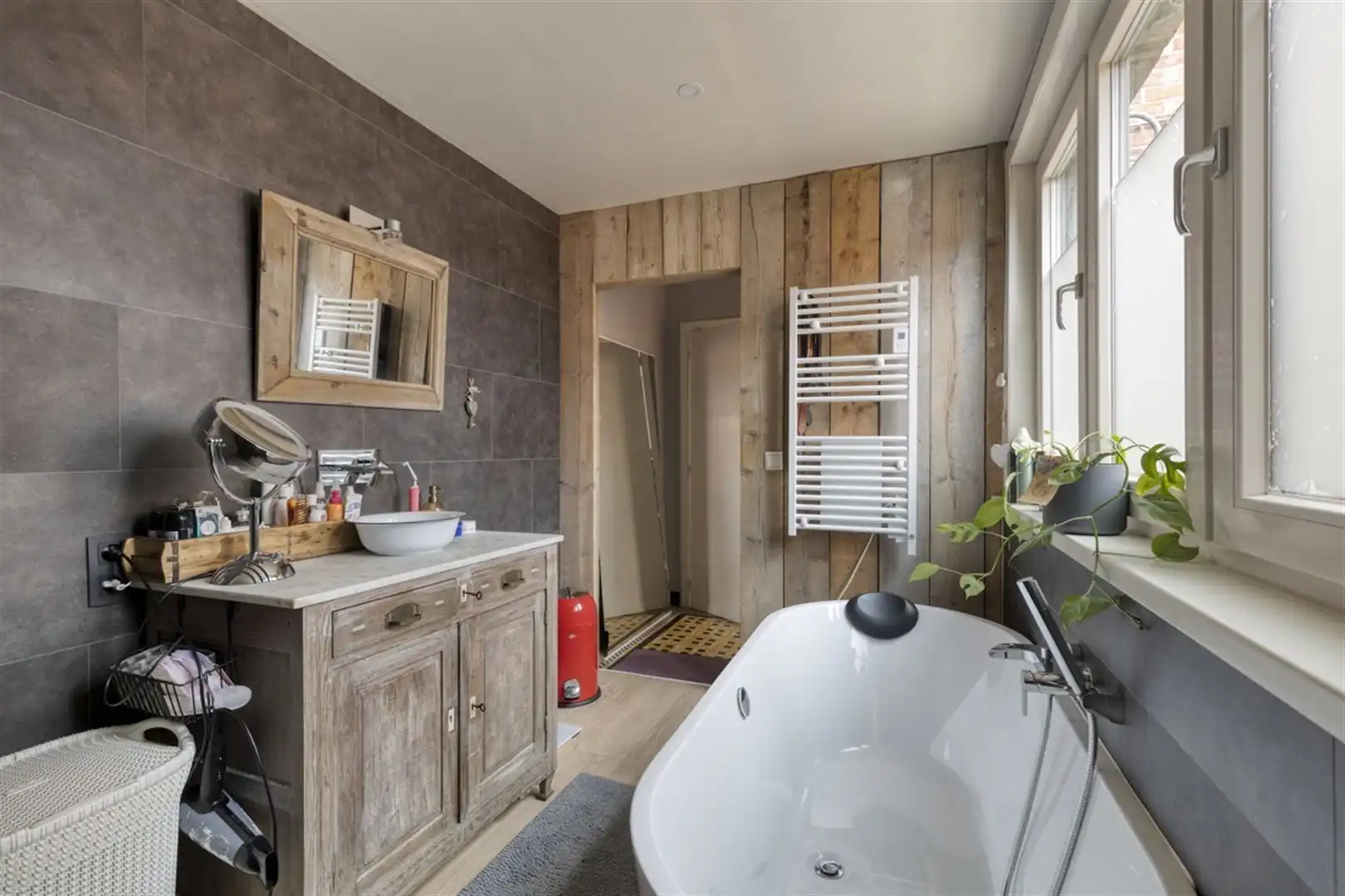 RUIME WONING MET 3 SLKS, 2 BADK & TOEGANKELIJK VIA TUIN !!! foto 8