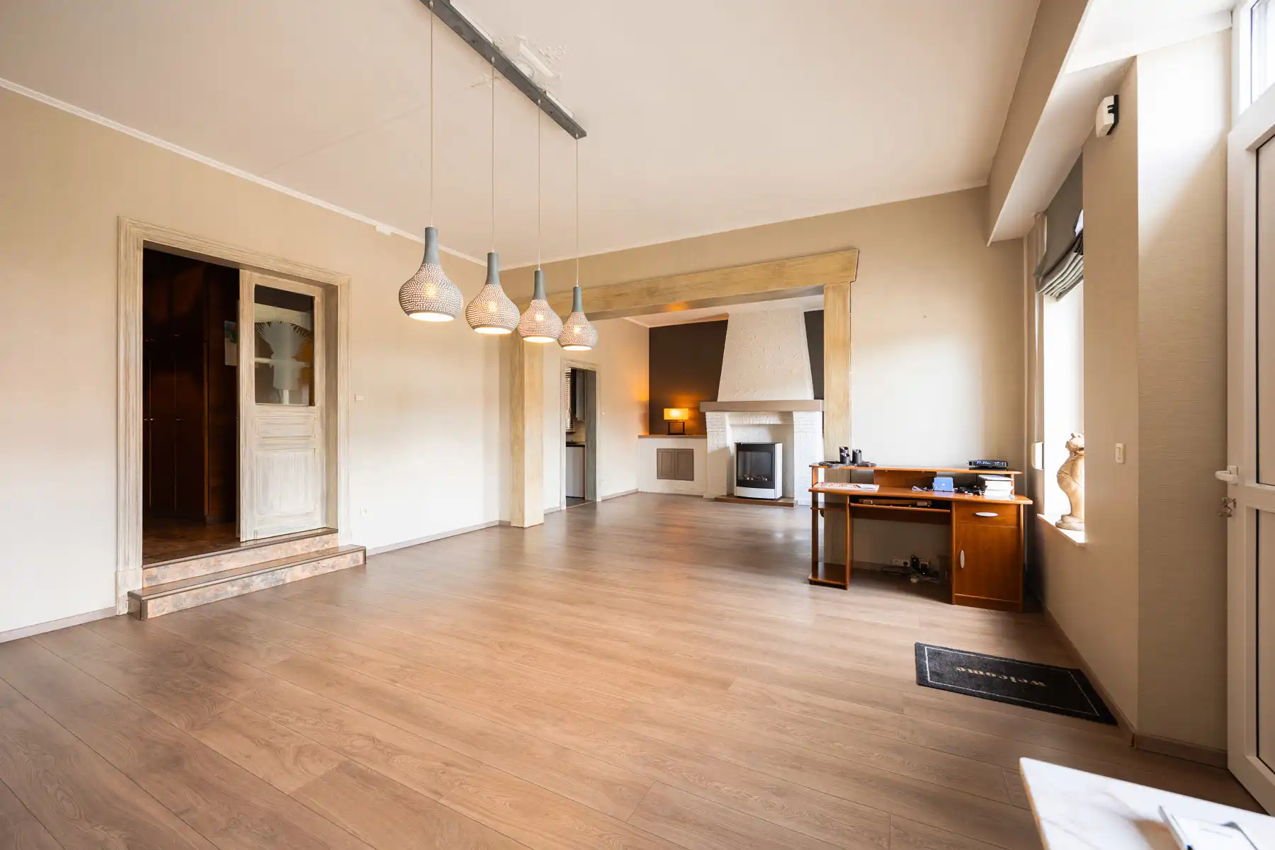 Veelzijdig handelspand met ruime woning op toplocatie foto 4