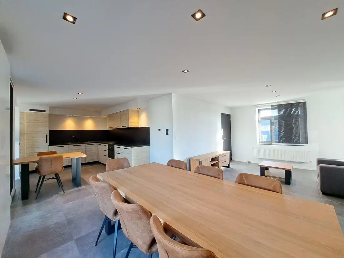 Instapklaar ruim duplex appartement te Rekem foto 5