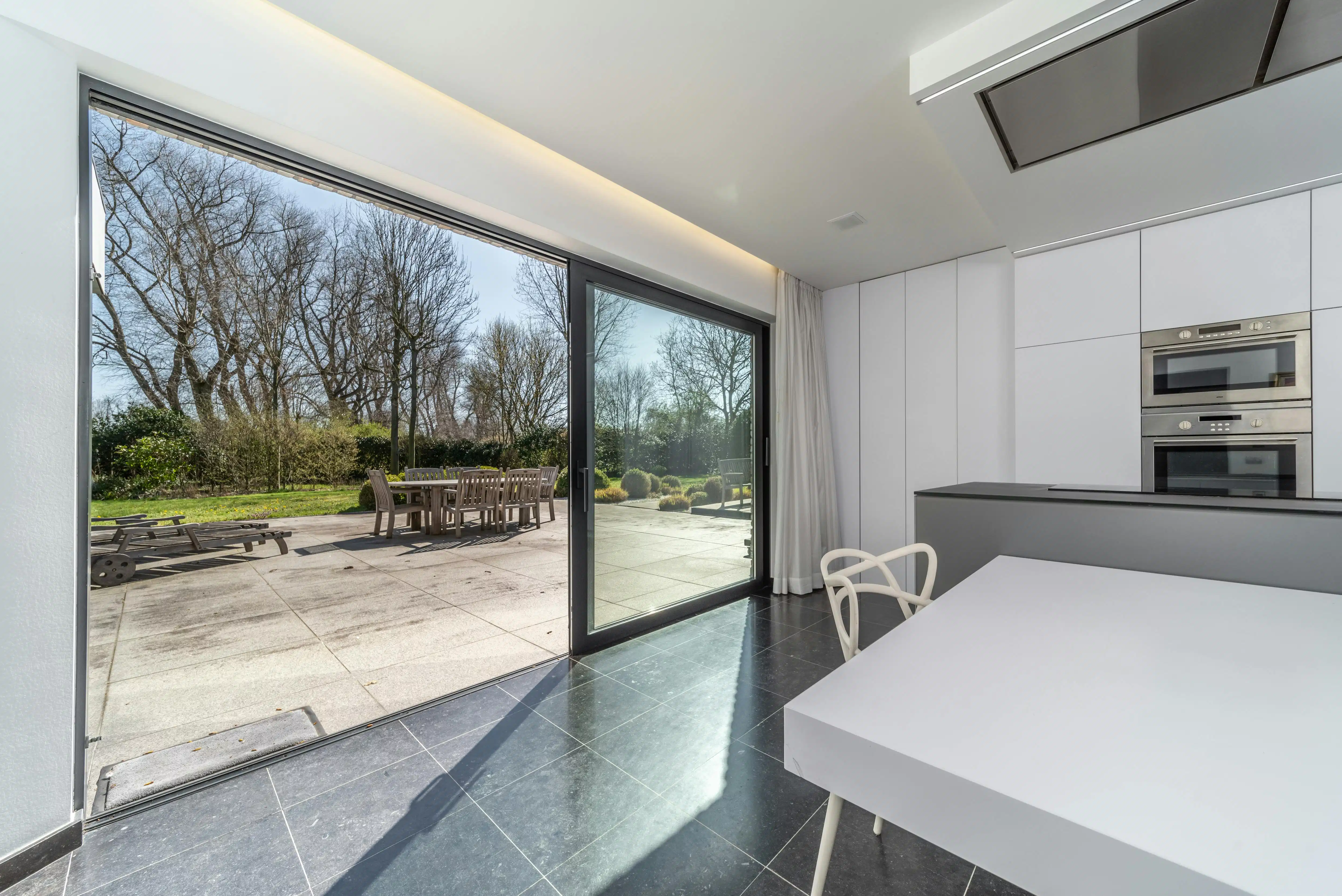 Luxueuze villa palend aan natuurreservaat in Sint-Idesbald foto 7