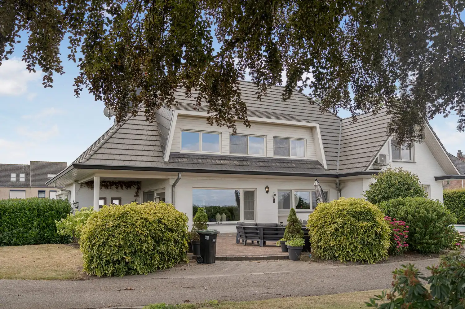 Verrassend ruime villa met 5 slaapkamers, praktijkruimte, zwembad en eindeloze mogelijkheden foto 32