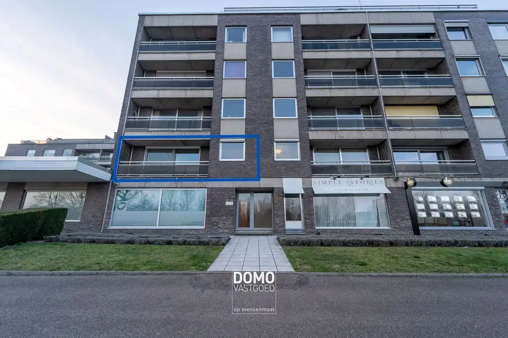 Ruim en lichtrijk 3-slaapkamerappartement met terras in Lummen - EPC B foto {{pictureIndex}}