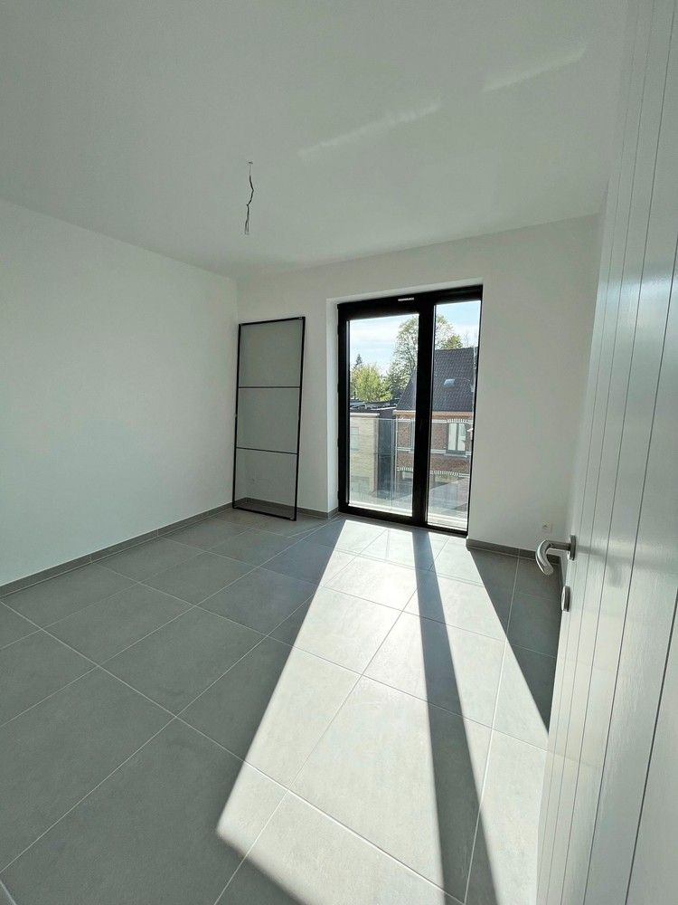 BEN-appartement met staanplaats in hartje Broechem! foto 9