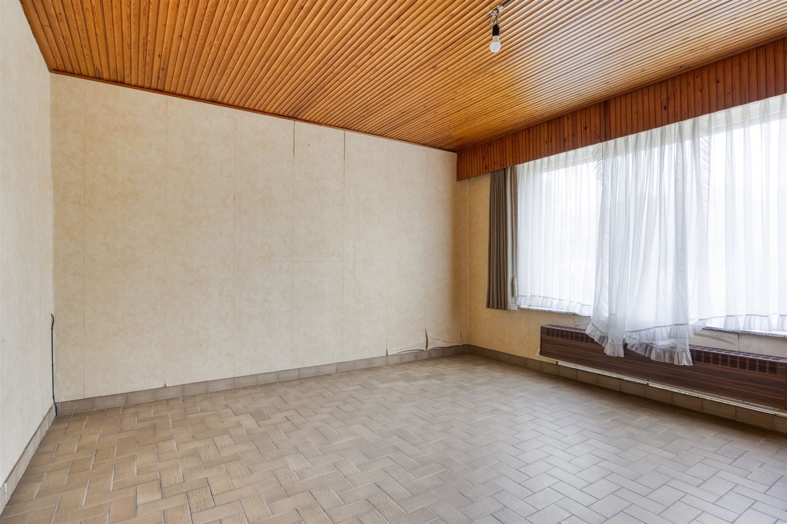 TE KOOP: Woning met 3 slaapkamers op breed perceel! foto 6