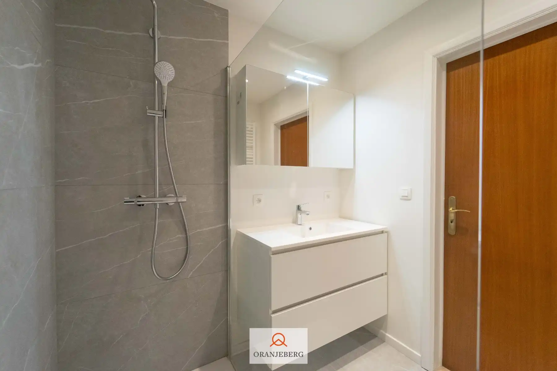 Prachtig gerenoveerd appartement in centrum Gent foto 24