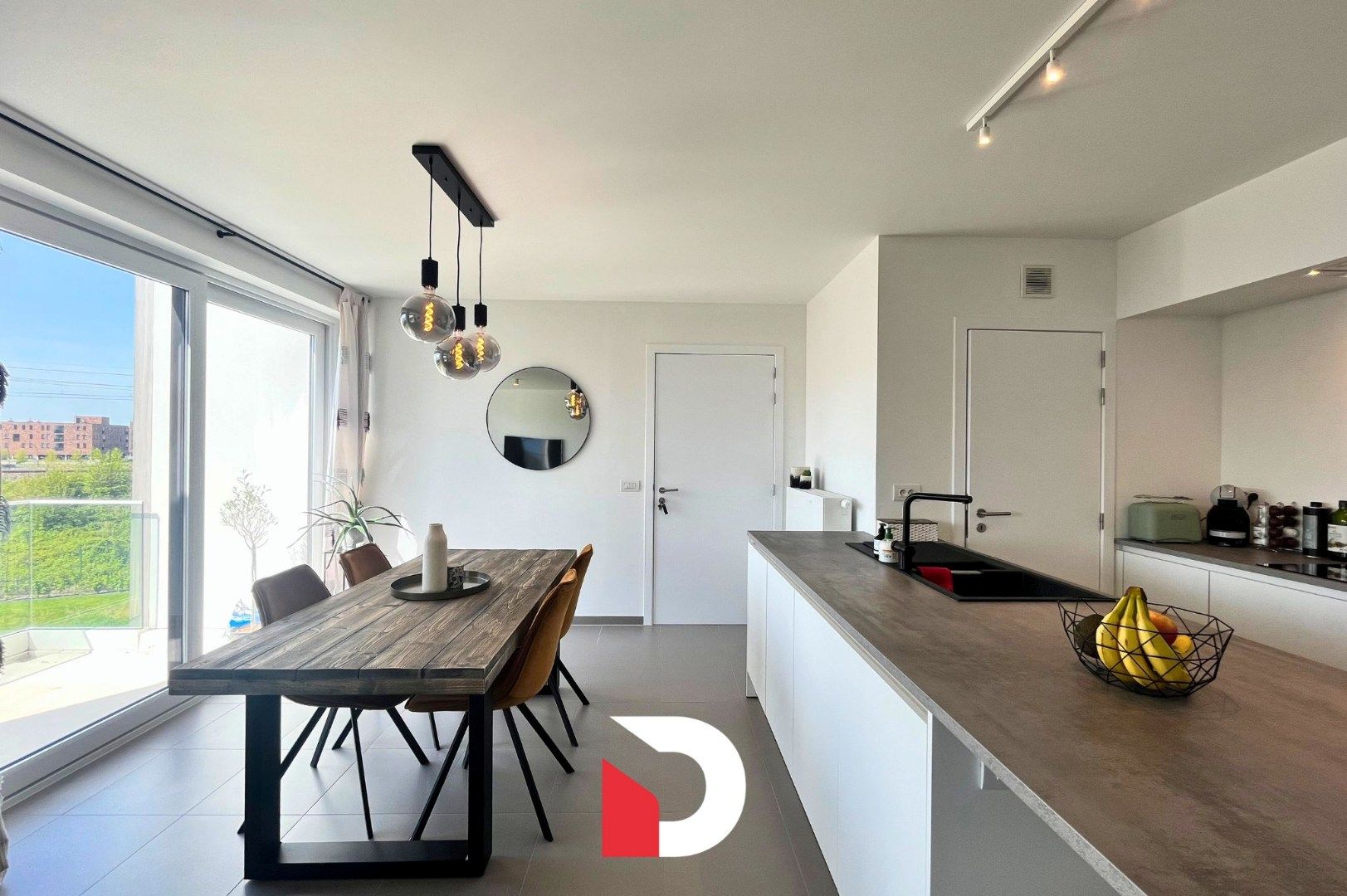 Recent appartement met 2 slaapkamers en garagebox foto 4