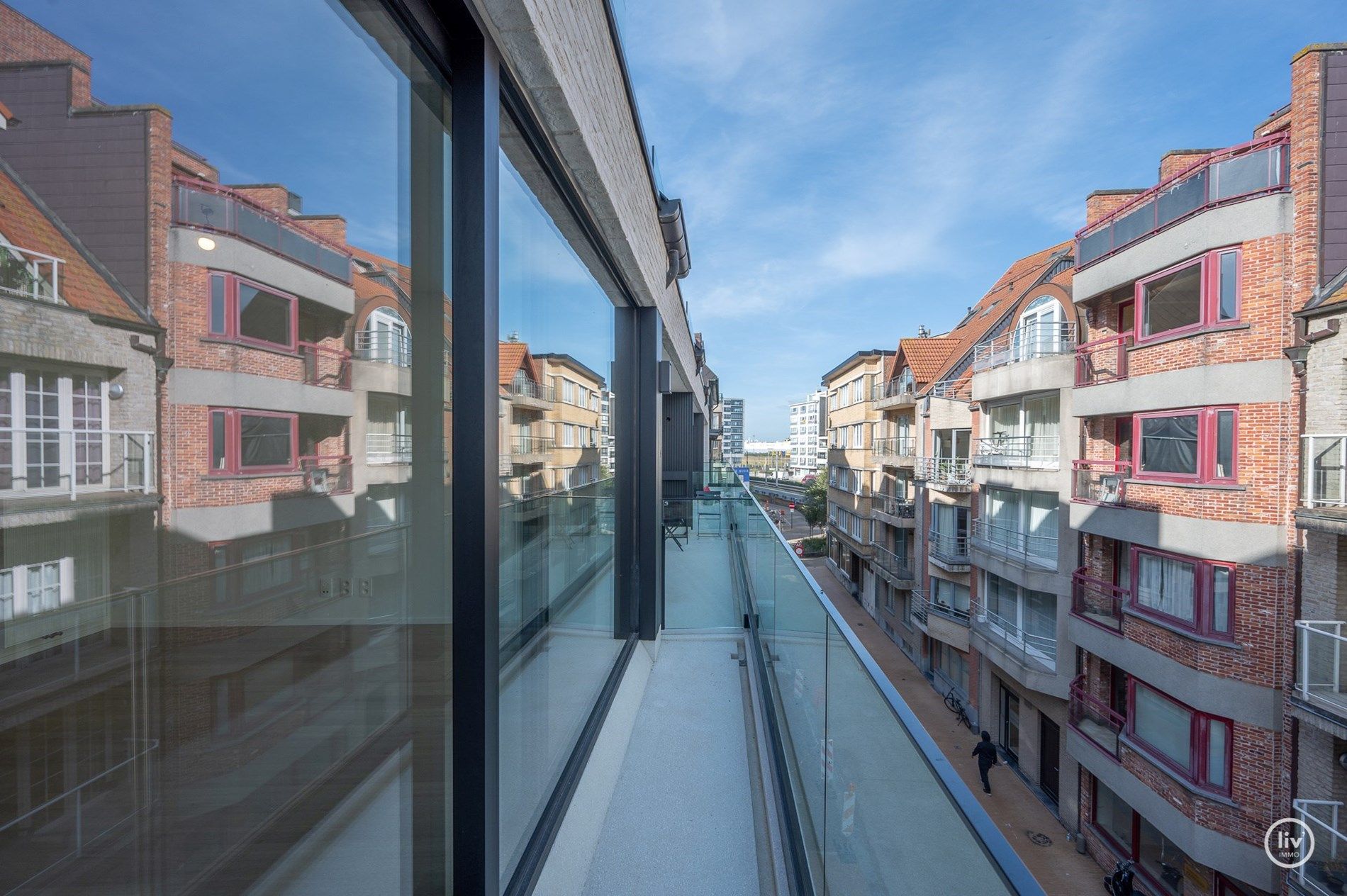 NIEUW - Magnifiek nieuwbouwappartement met twee slaapkamers, op wandelafstand van het strand te Heist. Het appartement is gelegen op de derde verdieping.  foto 3