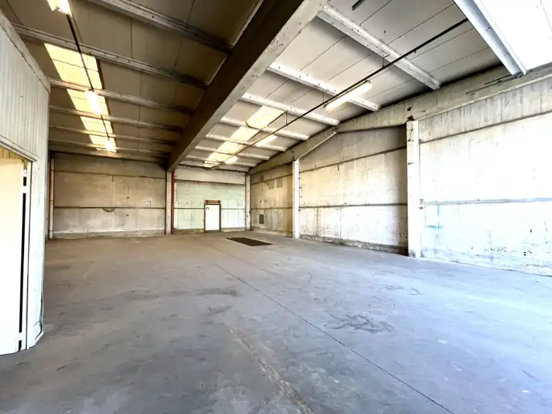 Te huur: Loods - 270 m² - opslag foto 9