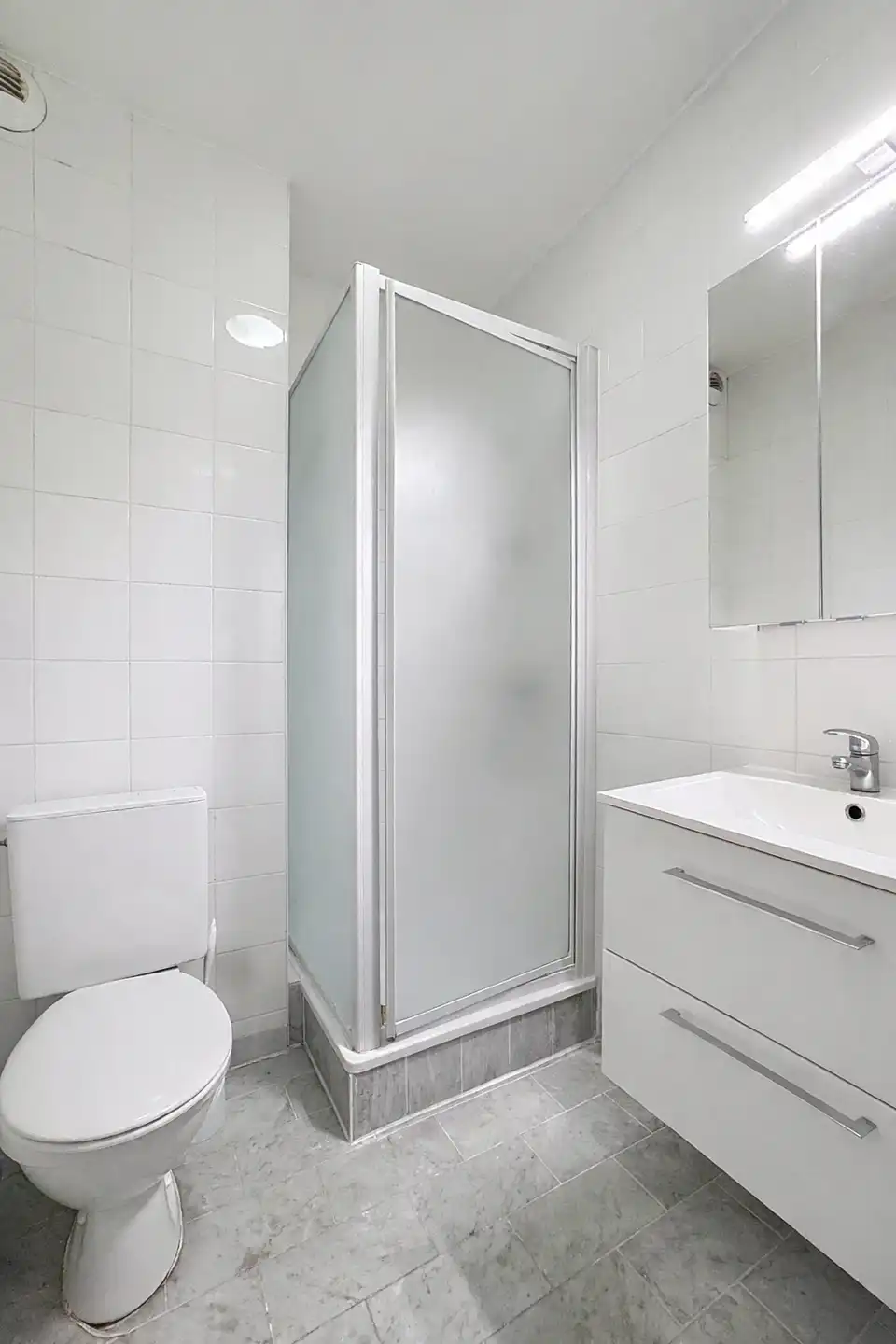 Gemeubeld appartement met één slaapkamer + bureau foto 6