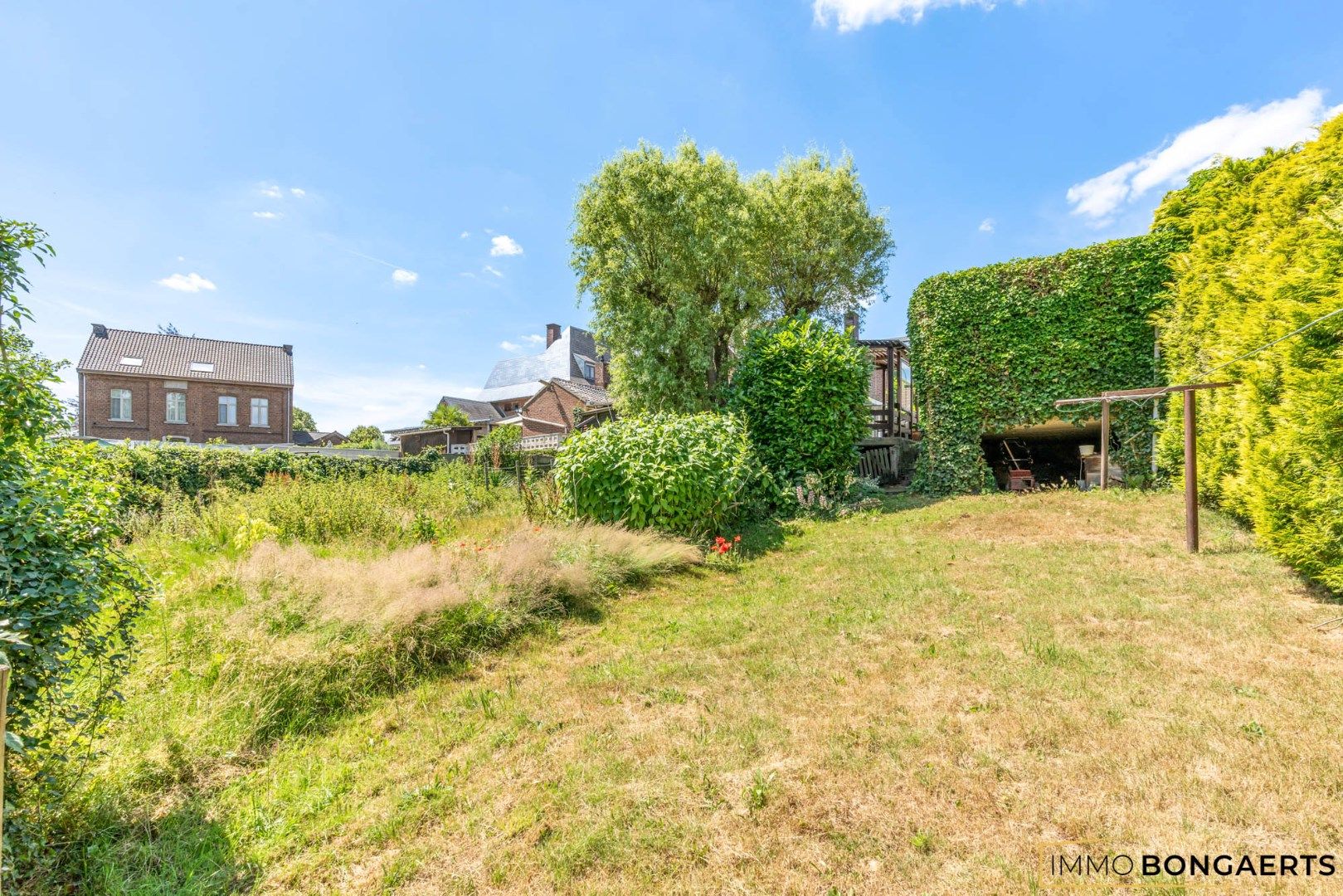 Ruime woning met drie slaapkamers  foto 20