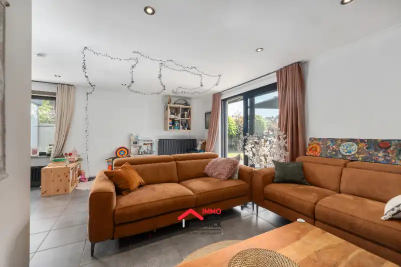 Instapklare woning met 5 slpkmrs en nieuw dak!!! foto 5