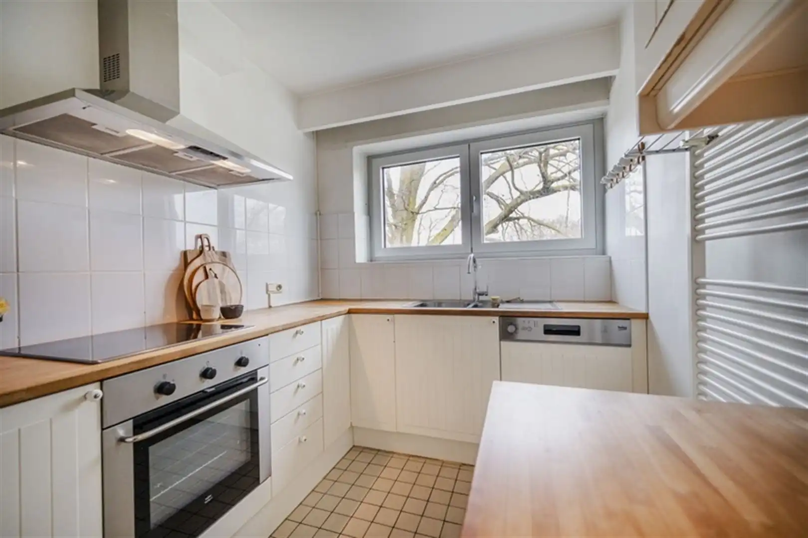 Hoekappartement met 2 slaapkamers en lift in het centrum foto 6