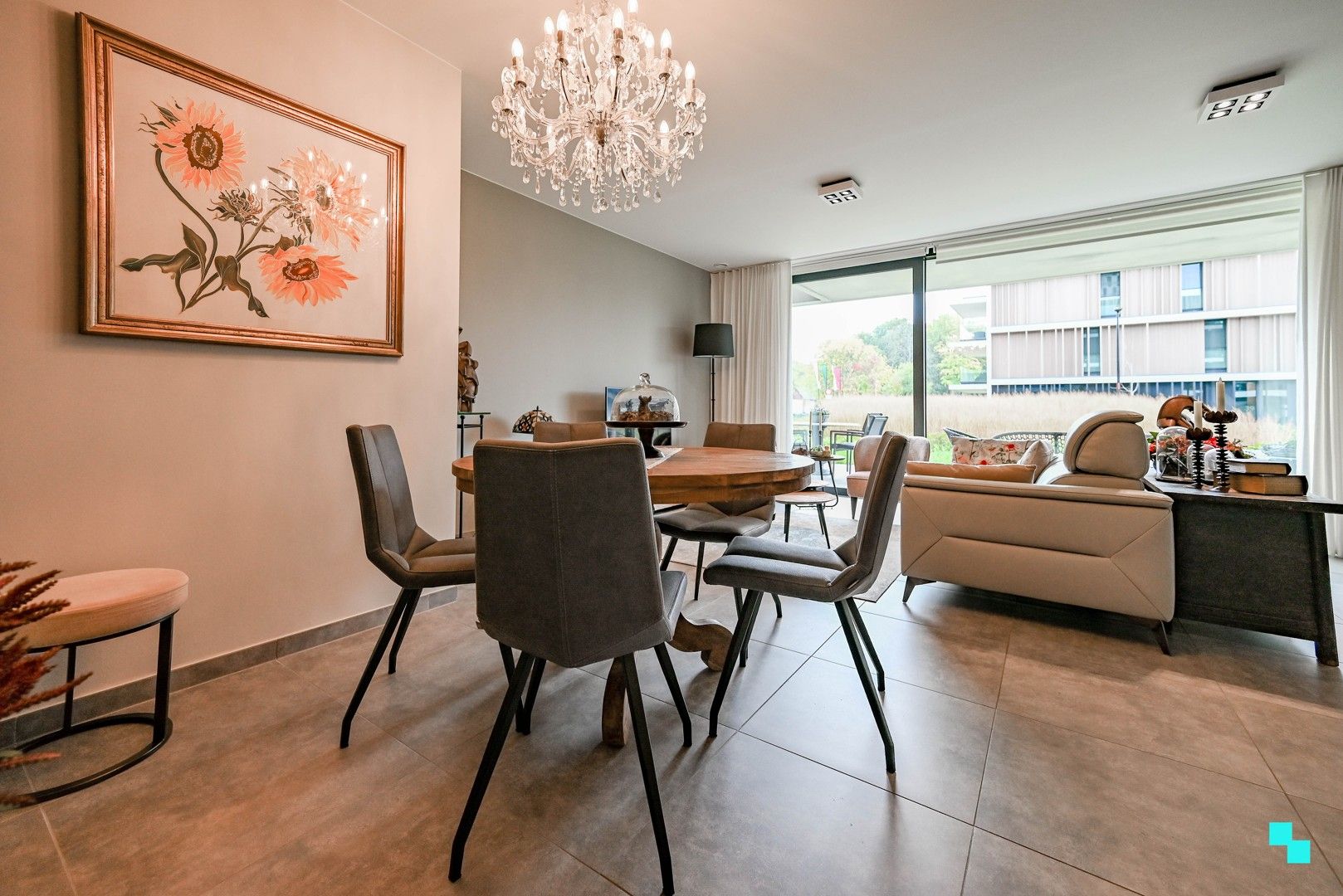 Uniek gelijkvloers éénslaapkamerappartement te Izegem foto 3