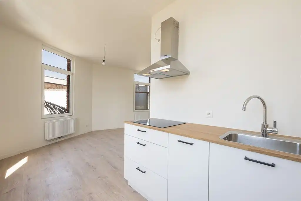Verhuurd Handelspand en gerenoveerd appartement foto 10