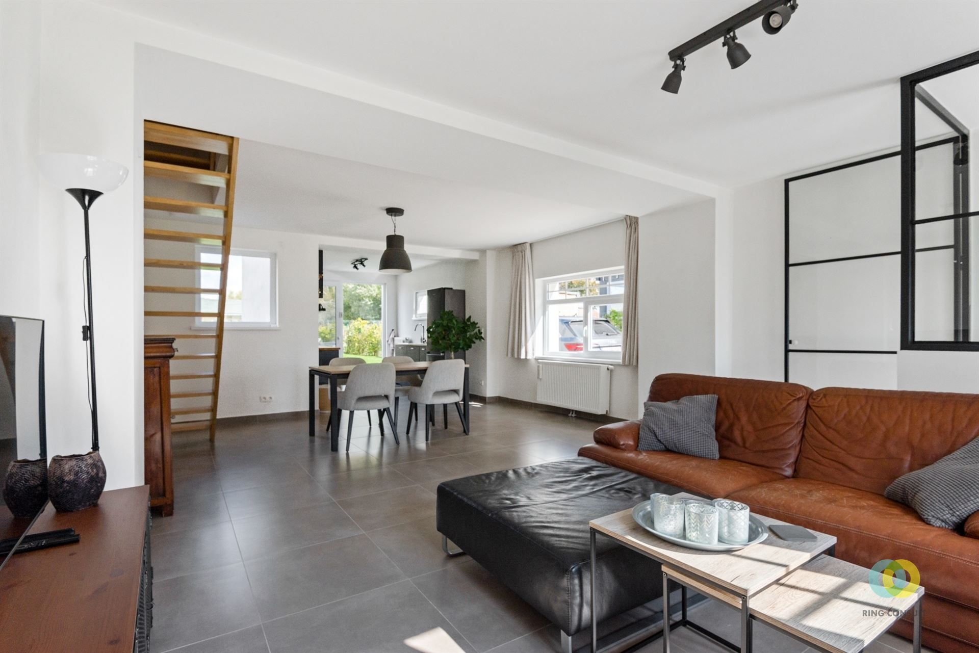 Recent gerenoveerde 3-gevel met open zicht foto 5