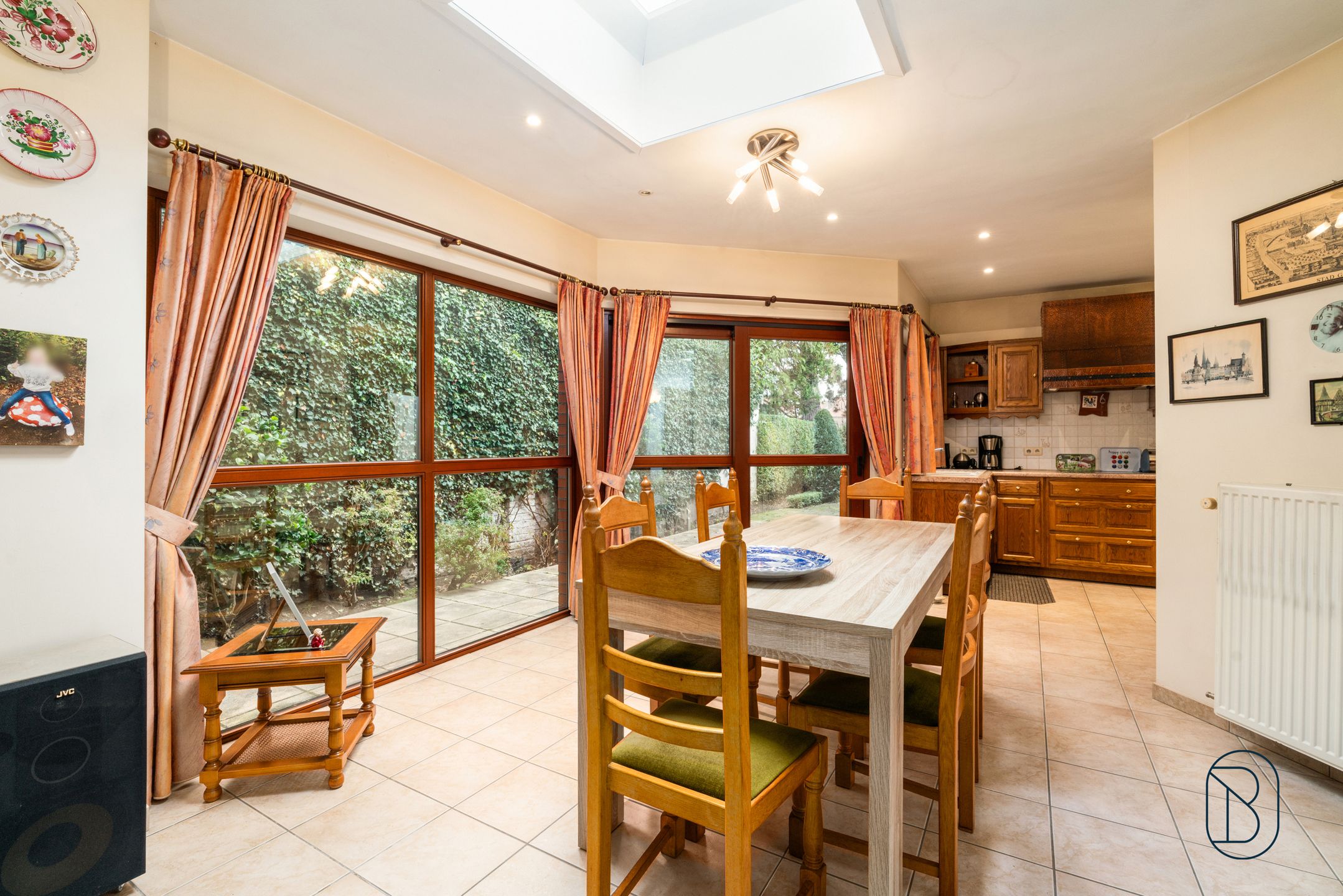 Topgelegen opbrengsteigendom met garage en grote tuin foto 7