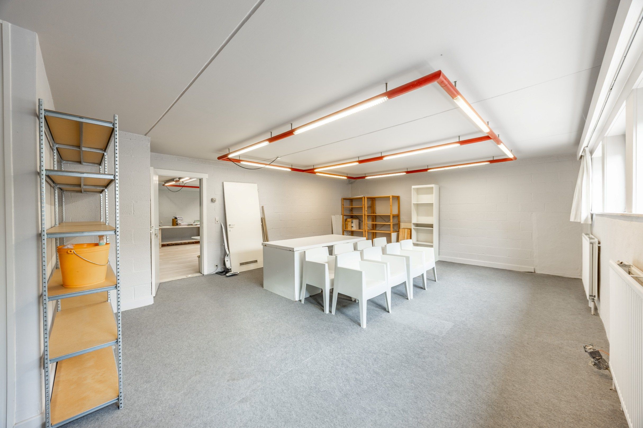 MULTIFUNCTIONELE EIGENDOM MET COMMERCIËLE LIGGING foto 8