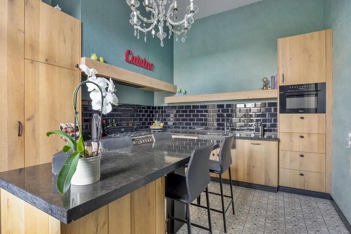 Karaktervol hoekpand met woning en appartement in Riemst foto 12