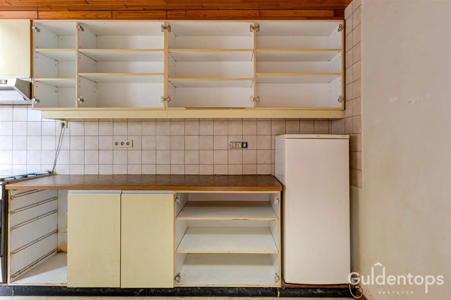 Te renoveren gezinswoning met 3 slaapkamers en grote tuin. foto 12