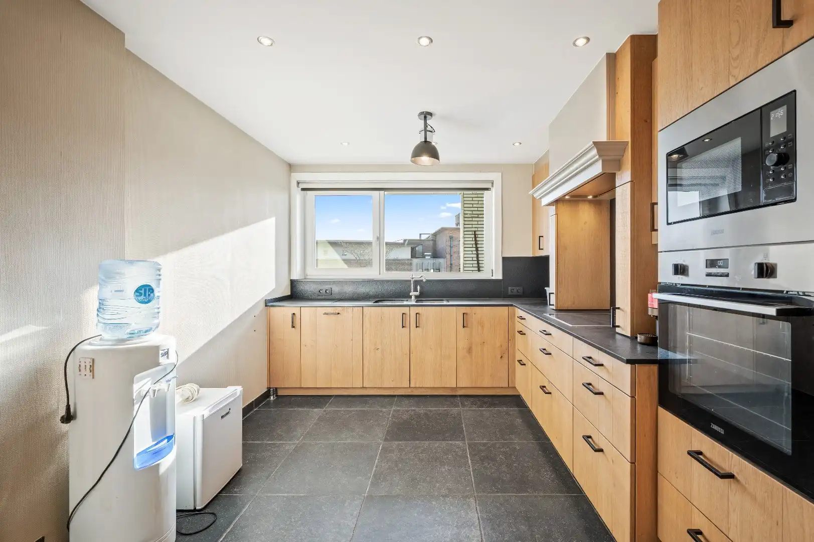 Ruim, instapklaar appartement te centrum Tienen foto 3