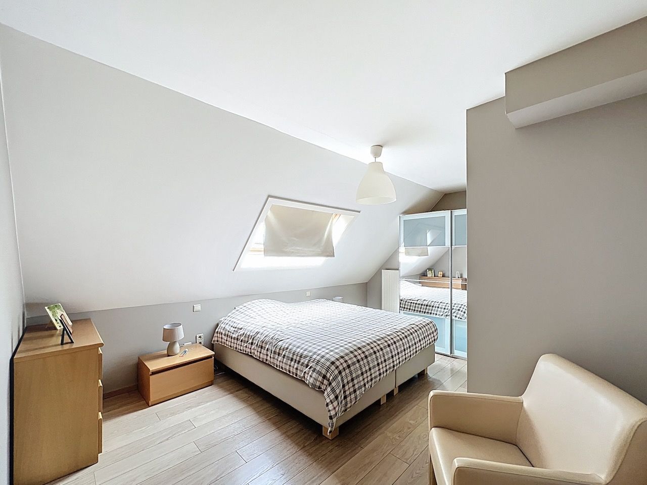 Zuidgericht duplex-dakappartement met veel ruimte op toplocatie in Heist foto 16