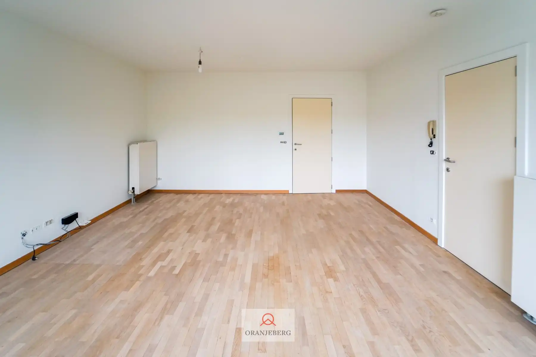 Gerenoveerd 2-slpk appartement met ruim terras! foto 2