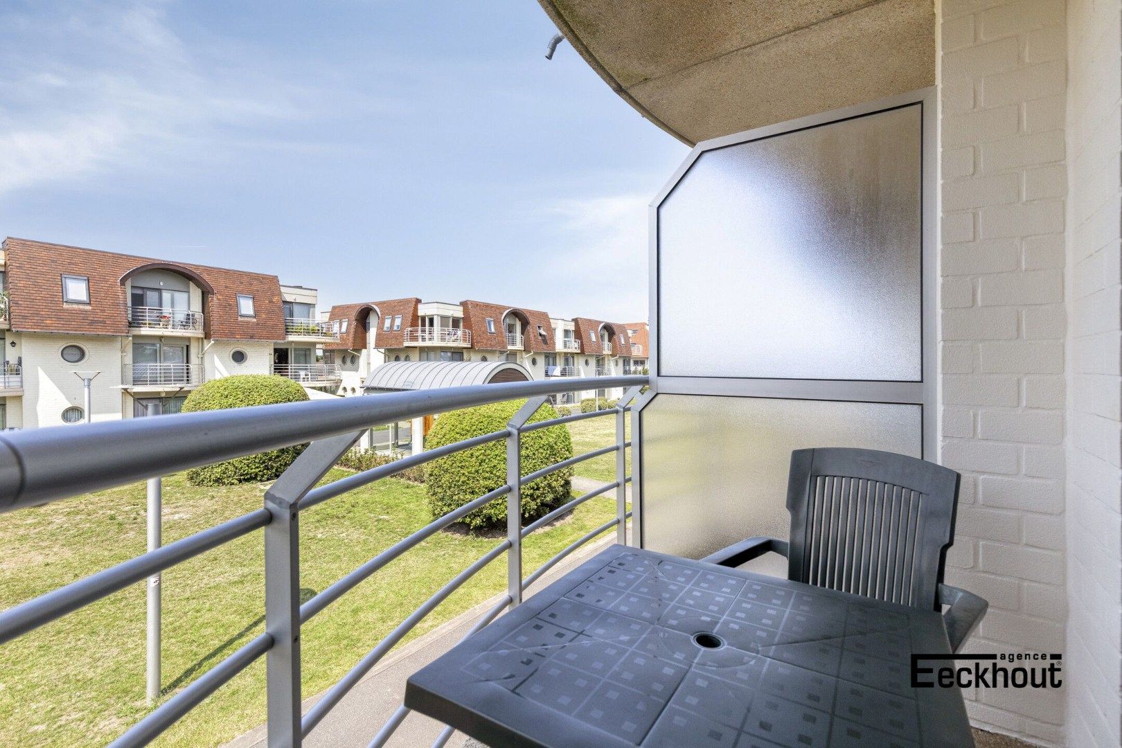 Charmant appartement met autostaanplaats in residentieel domein "Blutsyde'. foto 7