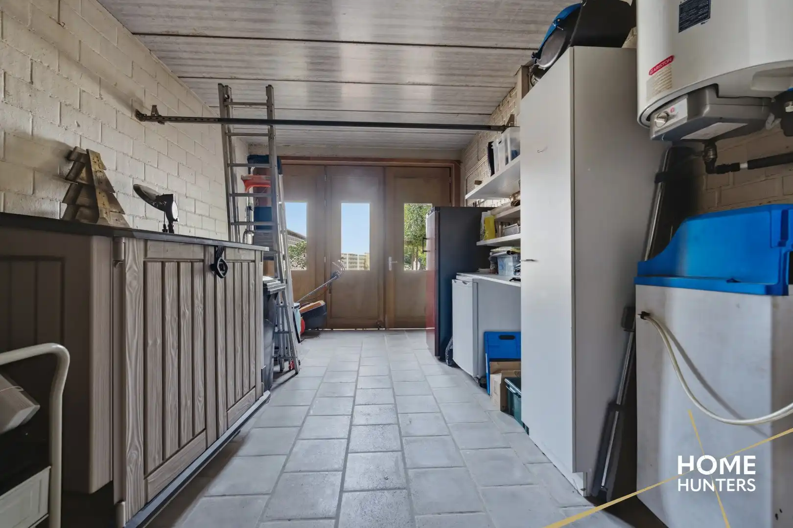 Veelzijdige woning met handelsruimte, 4 slaapkamers, grote garage en zonnige tuin op 497 m² foto 17