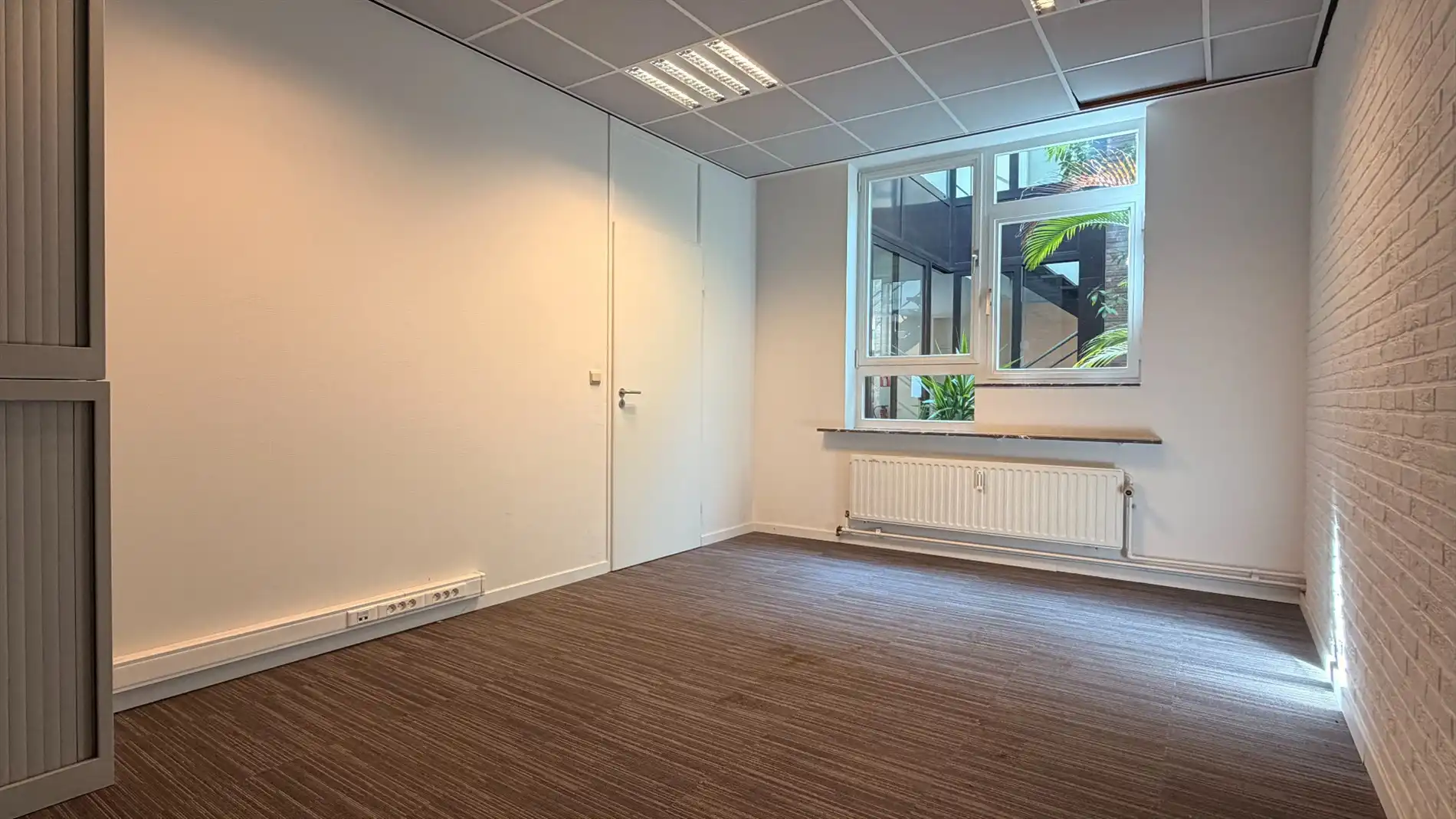 Budgetvriendelijke kantoren met parking te huur in Deurne foto 7