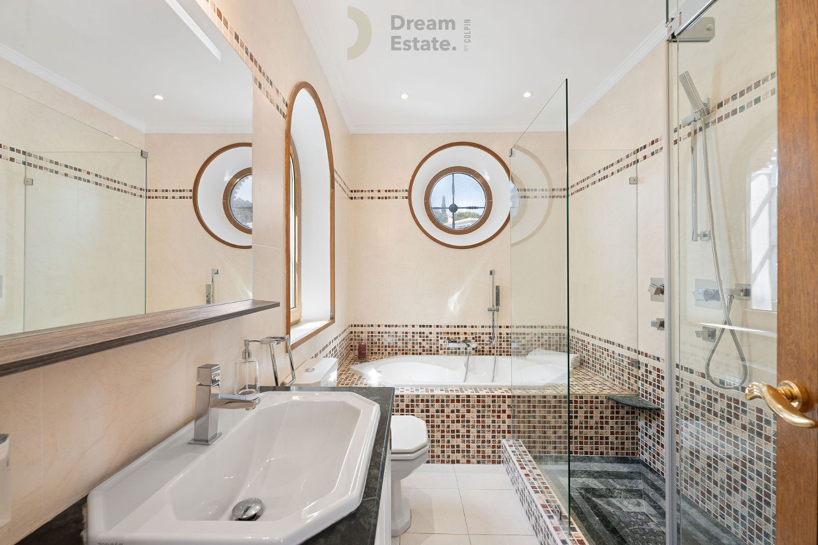 Welkom in deze prachtige villa te El Paraiso, een mix van Andalusische charme en moderne elegantie. foto 37