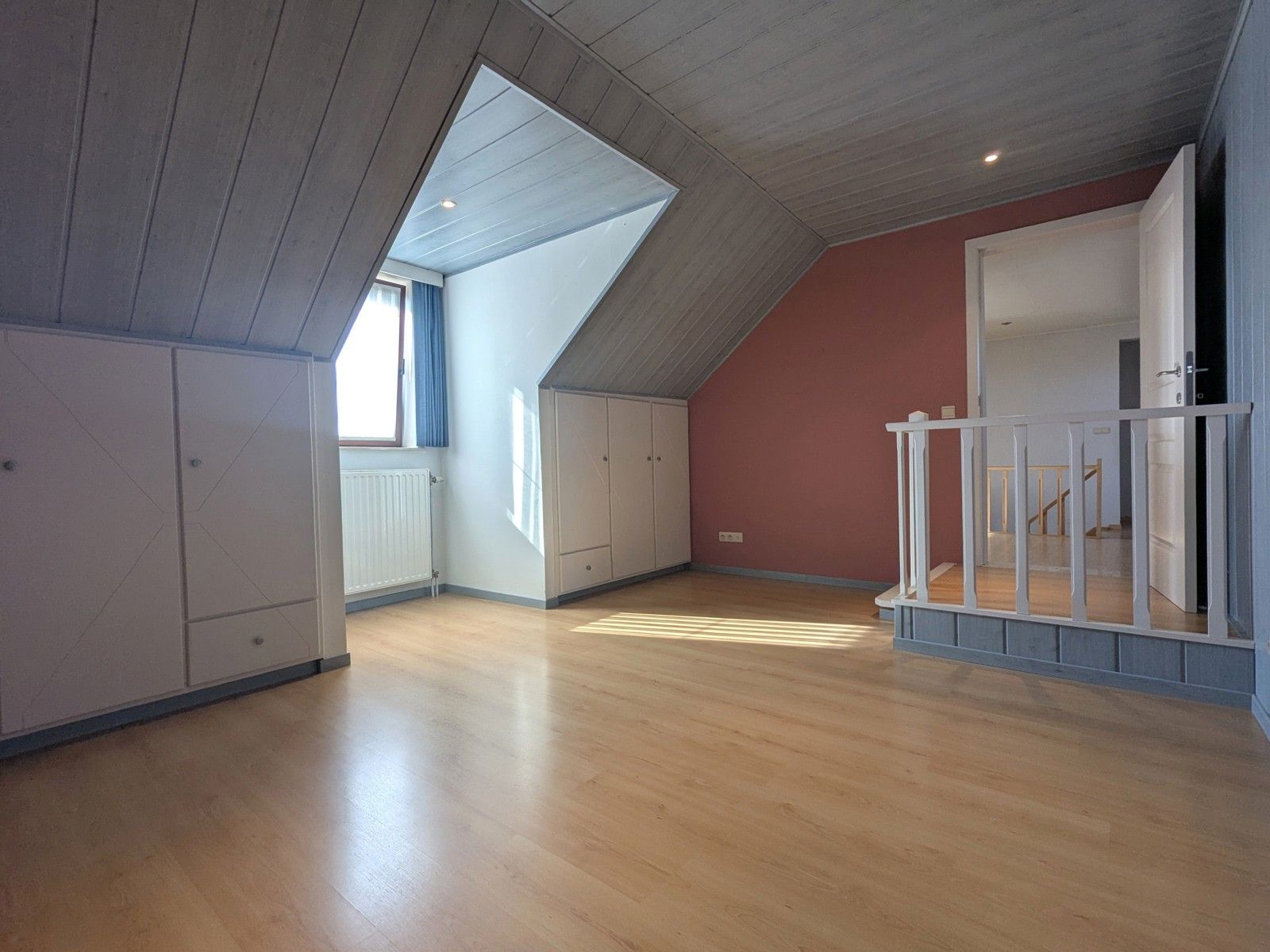 Ruime hoeve met mooie tuin + veel parking in rustig straatje foto 27