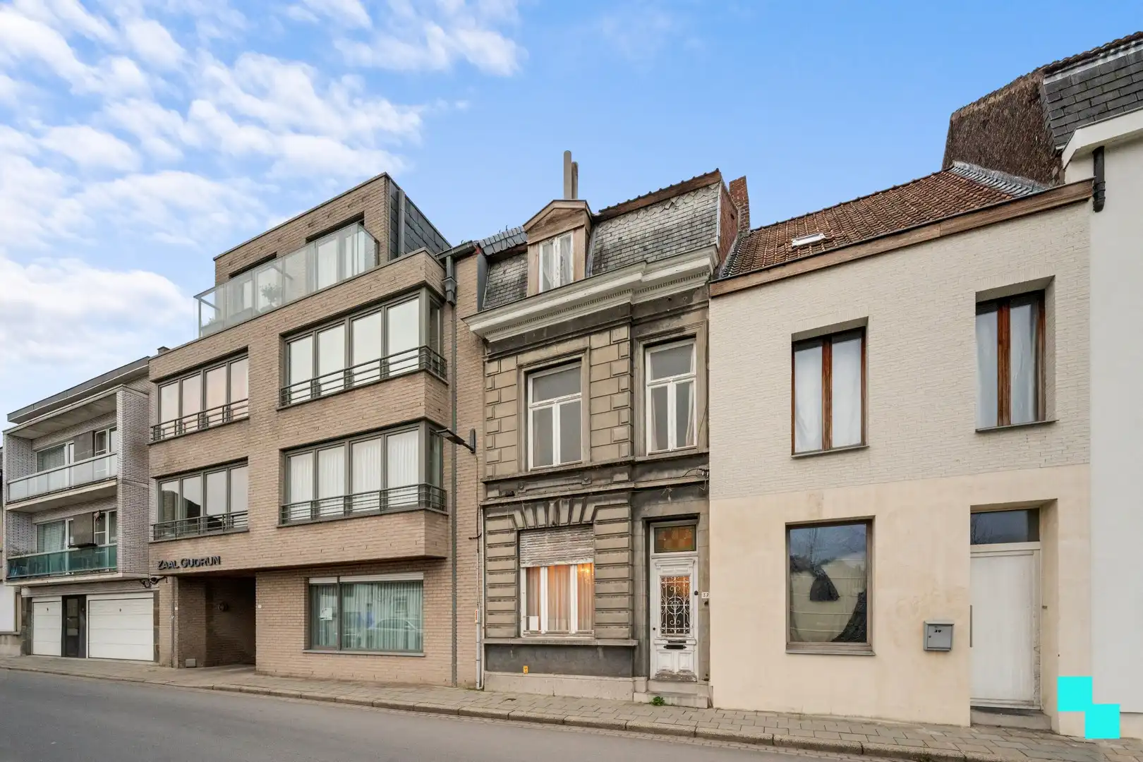 Te renoveren stadswoning op toplocatie - centrum Roeselare foto 2