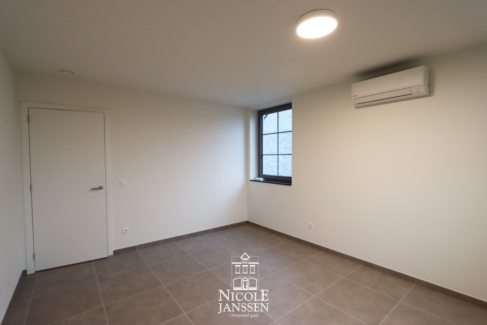 Nieuwbouwwoning met carport foto 15