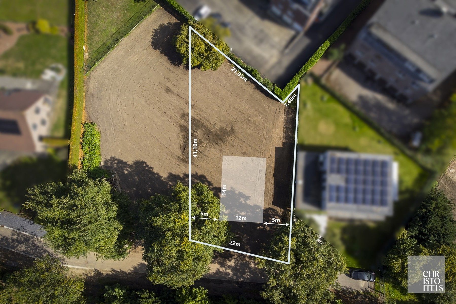 Residentieel gelegen bouwgrond voor open bebouwing van 744m²! foto {{pictureIndex}}