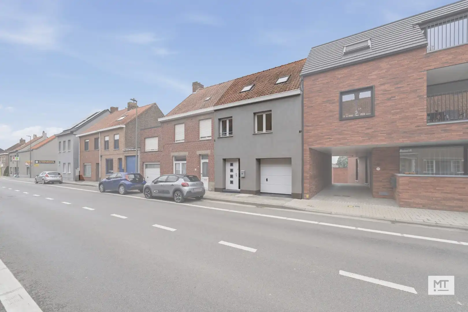 Instapklare woning met 4 slaapkamers, tuin en garage in Zonnebeke foto {{pictureIndex}}