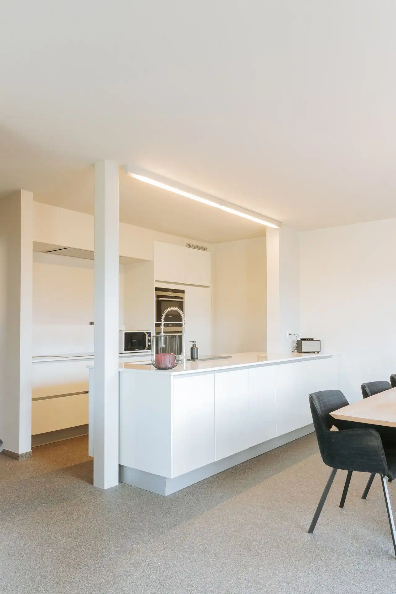 Instapklaar gelijkvloersappartement met tuin en garagebox foto 6