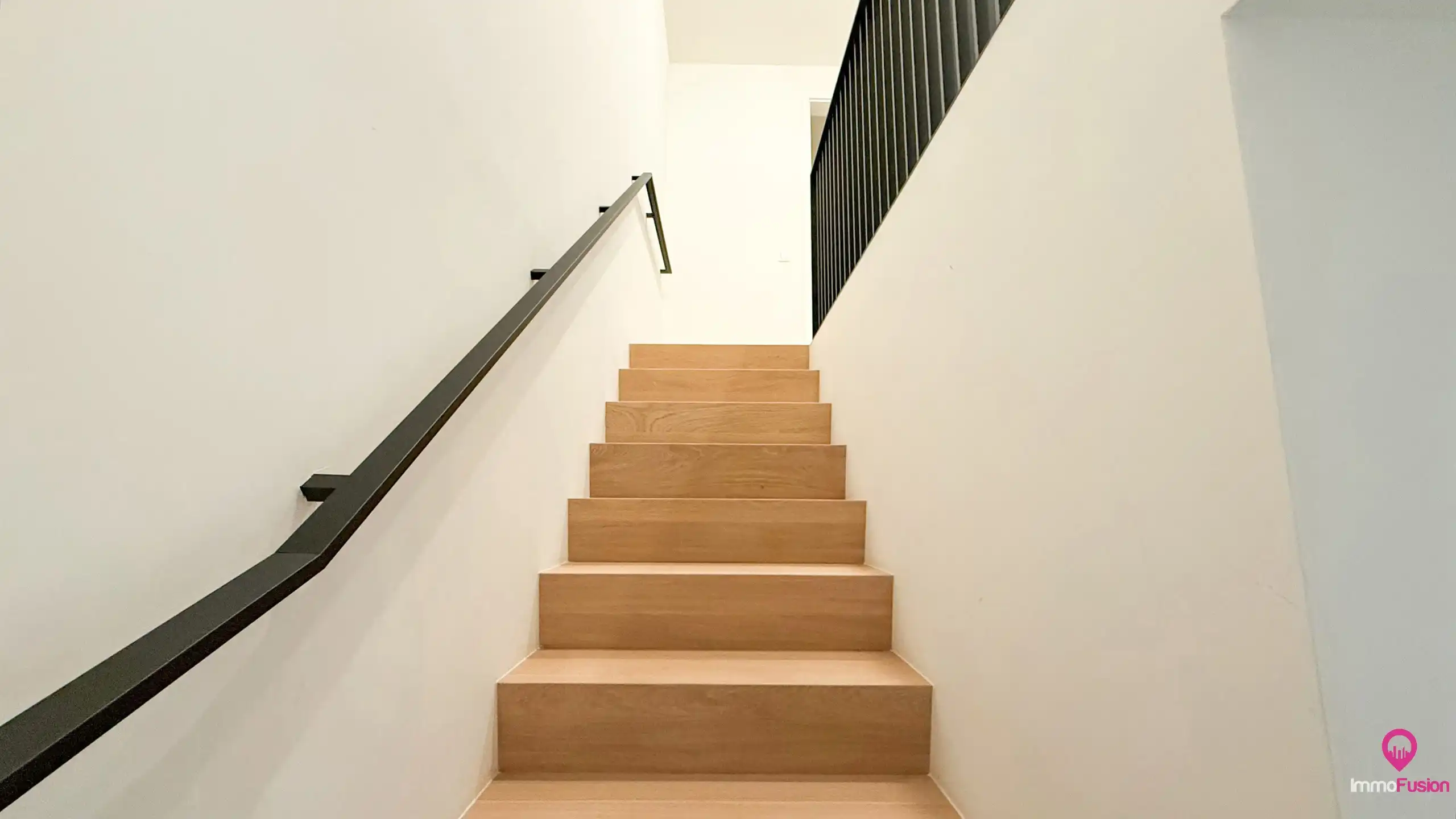 Stijlvolle nieuwbouwwoning met diepe tuin + vloerverwarming! foto 22