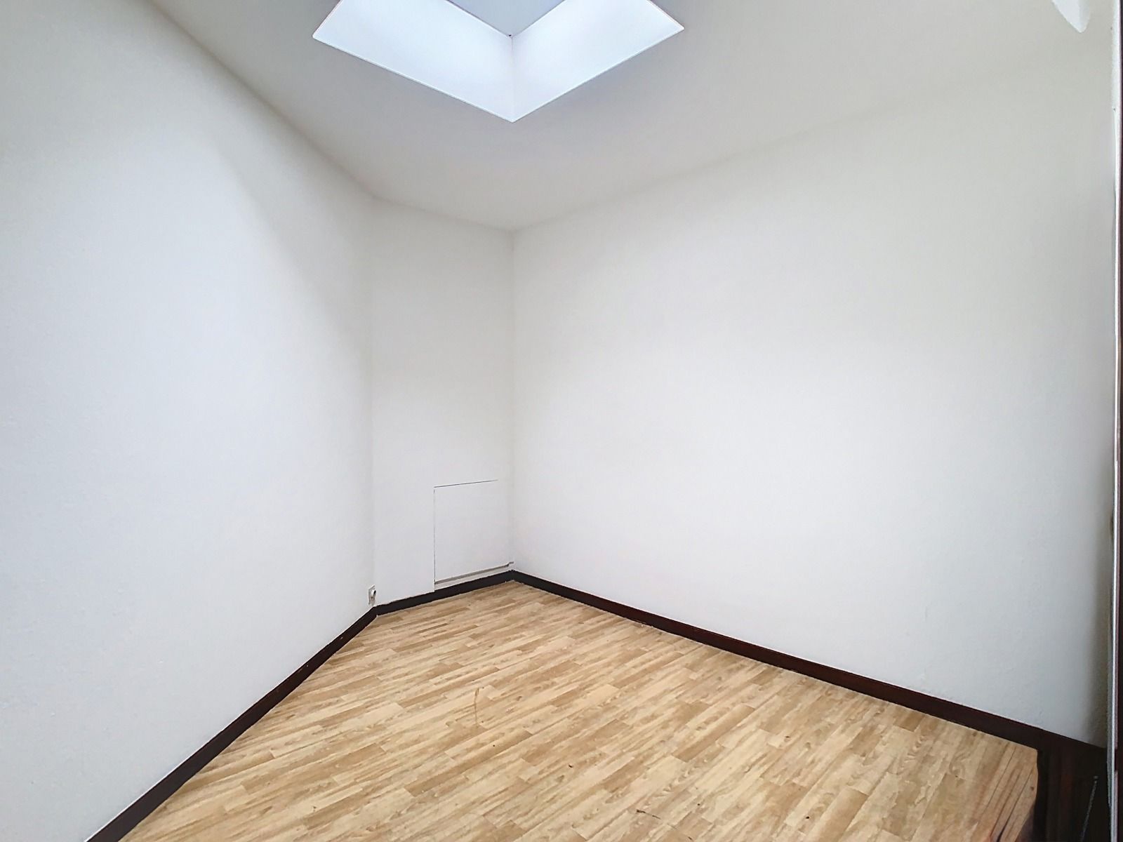 Centraal gelegen appartement met 3 SLPK! foto 12