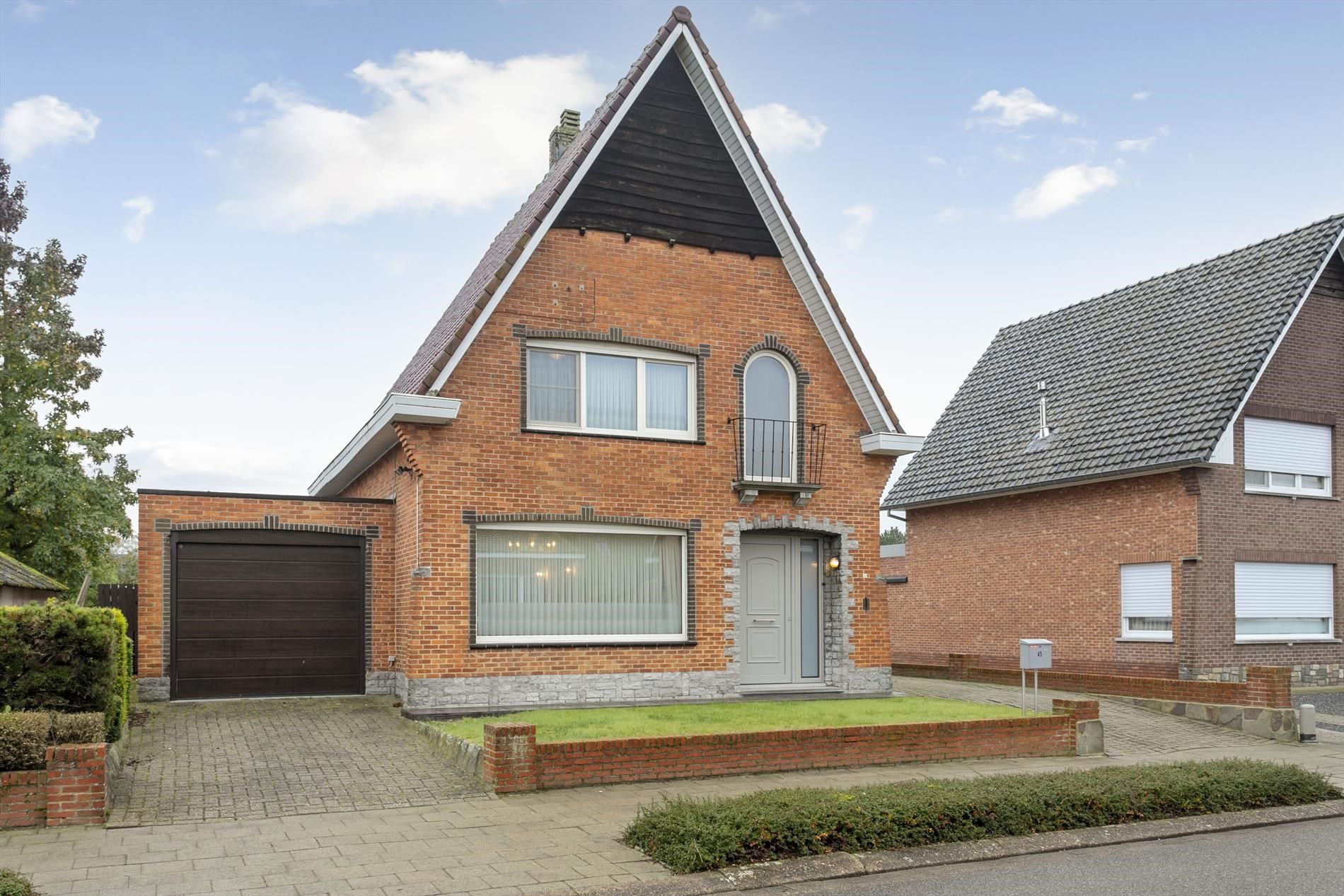 Ruime woning met 4 slaapkamers en grote tuin ! foto 2