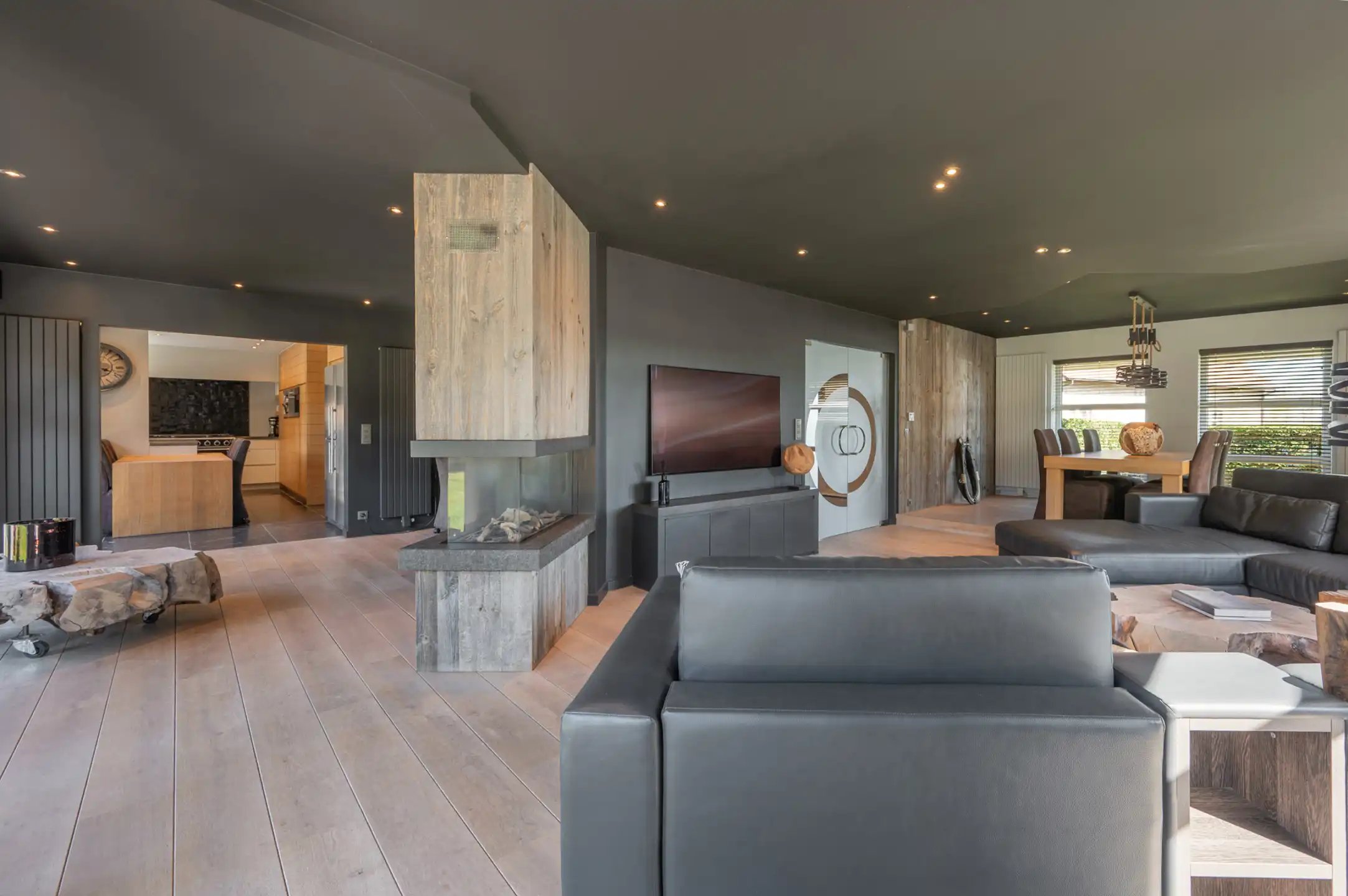 Tijdloze villa met buitenzwembad en exclusief poolhouse foto 5